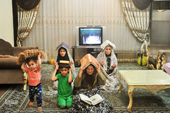 بسیاری از خانواده های خوزستانی بدلیل وضعیت قرمز کرونایی این استان و بسته بودن مساجد و اماکن مذهبی، مراسم احیای شب های قدر را در منازل خود برگزار کردند.