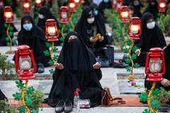 اجتماع سالانه همسران شهدای مدافع حرم در قطعه ۴۰ سرداران بی‌پلاک گلزار شهدای تهران