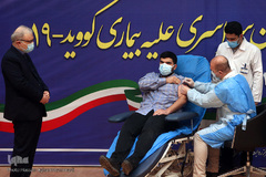 آغاز واکسیناسیون سراسری علیه بیماری کووید-۱۹ با حضور سعید نمکی، وزیر بهداشت، درمان و آموزش پزشکی در مجتمع بیمارستانی امام خمینی(ره)