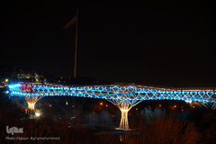 نورافشانی نوروزی «پل طبیعت» در اولین شب  نوروزی ۱۴۰۰