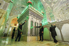 آیین گلاب شویی گنبد حرم مطهر شاهچراغ‎ (ع)