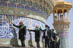 آیین گلاب شویی گنبد حرم مطهر شاهچراغ‎ (ع)