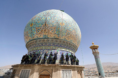 آیین گلاب شویی گنبد حرم مطهر شاهچراغ‎ (ع)