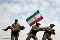 مجسمه ایثار آتش نشانان در میدان حسن آباد