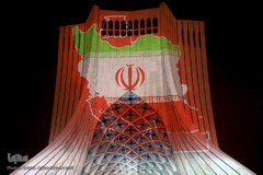  نورپردازی سه بعدی(ویدیو مپینگ) اتحاد و همبستگی ملت ایران بر برج آزادی  در واکنش به اهانت رئیس جمهور کشور ترکیه به تمامیت ارضی میهن اسلامی 