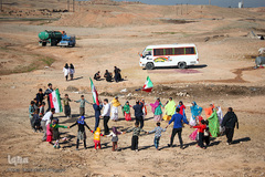 استقرار کتابخانه‌ سیار کانون پرورش فکری کودکان و نوجوان در منطقه عشایری نفت سفید