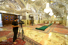 جزء خوانی قرآن کریم در حرم مطهر شاهچراغ (ع)