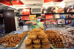 تکاپوی سفره افطار اولین شب ماه مبارک رمضان