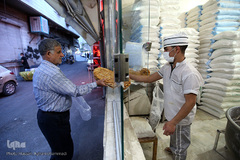 تکاپوی سفره افطار اولین شب ماه مبارک رمضان