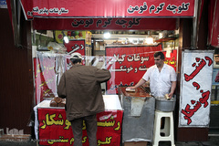 تکاپوی سفره افطار اولین شب ماه مبارک رمضان