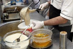 تکاپوی سفره افطار اولین شب ماه مبارک رمضان