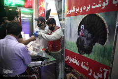 تکاپوی سفره افطار اولین شب ماه مبارک رمضان