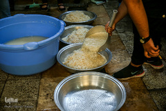 طبخ و توزیع غذا برای افراد بی بضاعت