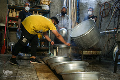 طبخ و توزیع غذا برای افراد بی بضاعت