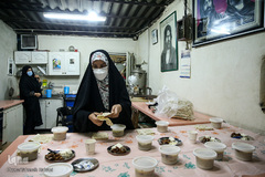 طبخ و توزیع غذا برای افراد بی بضاعت