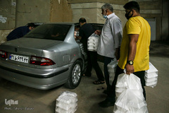 طبخ و توزیع غذا برای افراد بی بضاعت