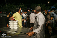 طبخ و توزیع غذا برای افراد بی بضاعت