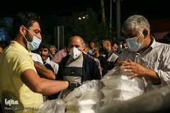 طبخ و توزیع غذا برای افراد بی بضاعت