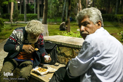 طبخ و توزیع غذا برای افراد بی بضاعت