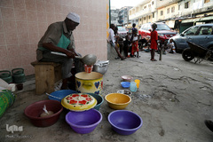 آماده سازی افطار برای روزه داران در ساحل عاج