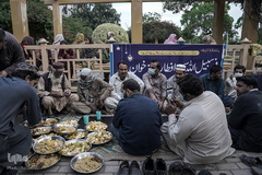 تدارک سفره افطاری در پاکستان