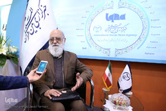 حضور مهدی چمران، رییس سابق شورای اسلامی شهر تهران در غرفه ایکنا در بيست و سومين نمايشگاه مطبوعات