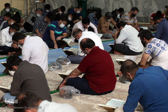 آئین جزخوانی قرآن کریم مددجویان مجتمع فرهنگی زندان مرکزی قم