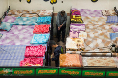 شبی متفاوت در گرمخانه‌های تهران/ آیین‌ شب‌زنده‌داری در مددسرا