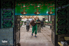 شبی متفاوت در گرمخانه‌های تهران/ آیین‌ شب‌زنده‌داری در مددسرا