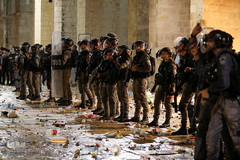 یورش وحشیانه صهیونیستها به فلسطینیان در مسجدالاقصی