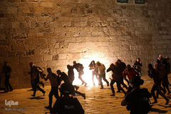 یورش وحشیانه صهیونیستها به فلسطینیان در مسجدالاقصی