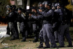 یورش وحشیانه صهیونیستها به فلسطینیان در مسجدالاقصی