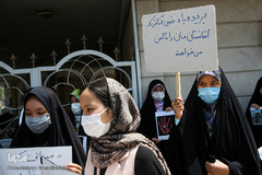 تجمع دختران مشهدی در محکومیت حمله تروریستی به مدرسه سیدالشهدا(ع) کابل