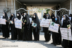 تجمع دختران مشهدی در محکومیت حمله تروریستی به مدرسه سیدالشهدا(ع) کابل