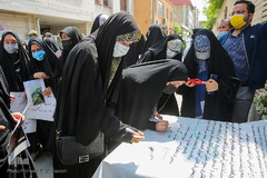 تجمع دختران مشهدی در محکومیت حمله تروریستی به مدرسه سیدالشهدا(ع) کابل