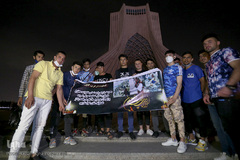 مراسم یادبود قربانیان حادثه تروریستی مدرسه دخترانه سیدالشهدای کابل در میدان آزادی