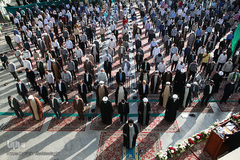 اقامه نماز عید فطر در حرم کریمه اهل بیت (س)