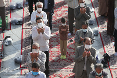 اقامه نماز عید فطر در حرم کریمه اهل بیت (س)