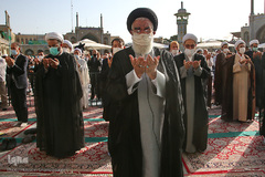 اقامه نماز عید فطر در حرم کریمه اهل بیت (س)