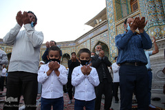 اقامه نماز عید فطر در حرم کریمه اهل بیت (س)