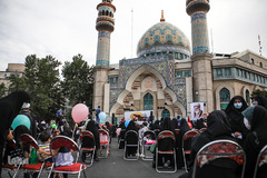 گردهم‌آیی بزرگ بچه‌ها واسباب‌بازی‌ها به نشان دوستی با بچه‌‌های فلسطین