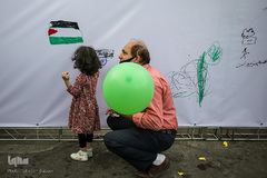 گردهم‌آیی بزرگ بچه‌ها واسباب‌بازی‌ها به نشان دوستی با بچه‌‌های فلسطین