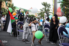 گردهم‌آیی بزرگ بچه‌ها واسباب‌بازی‌ها به نشان دوستی با بچه‌‌های فلسطین