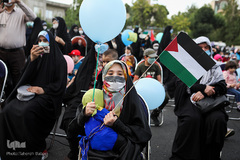 گردهم‌آیی بزرگ بچه‌ها واسباب‌بازی‌ها به نشان دوستی با بچه‌‌های فلسطین