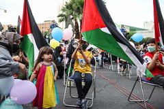 گردهم‌آیی بزرگ بچه‌ها واسباب‌بازی‌ها به نشان دوستی با بچه‌‌های فلسطین