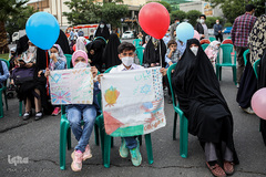 گردهم‌آیی بزرگ بچه‌ها واسباب‌بازی‌ها به نشان دوستی با بچه‌‌های فلسطین