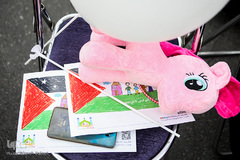 گردهم‌آیی بزرگ بچه‌ها واسباب‌بازی‌ها به نشان دوستی با بچه‌‌های فلسطین