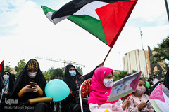 گردهم‌آیی بزرگ بچه‌ها واسباب‌بازی‌ها به نشان دوستی با بچه‌‌های فلسطین