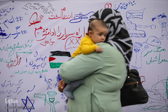 گردهم‌آیی بزرگ بچه‌ها واسباب‌بازی‌ها به نشان دوستی با بچه‌‌های فلسطین