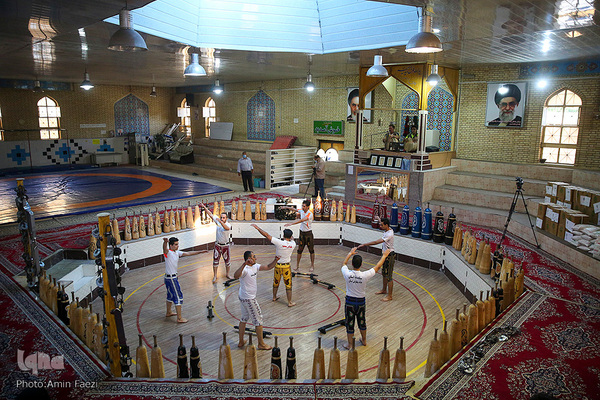 مراسم تجلیل از پهلوانان زورخانه ای در شیراز